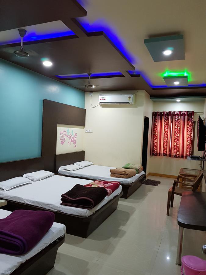Hotel Shri Radhe Krishna Godarpura Dış mekan fotoğraf