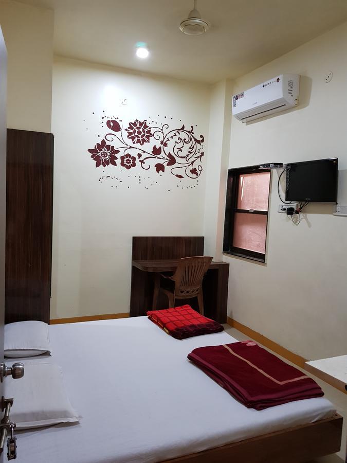 Hotel Shri Radhe Krishna Godarpura Dış mekan fotoğraf