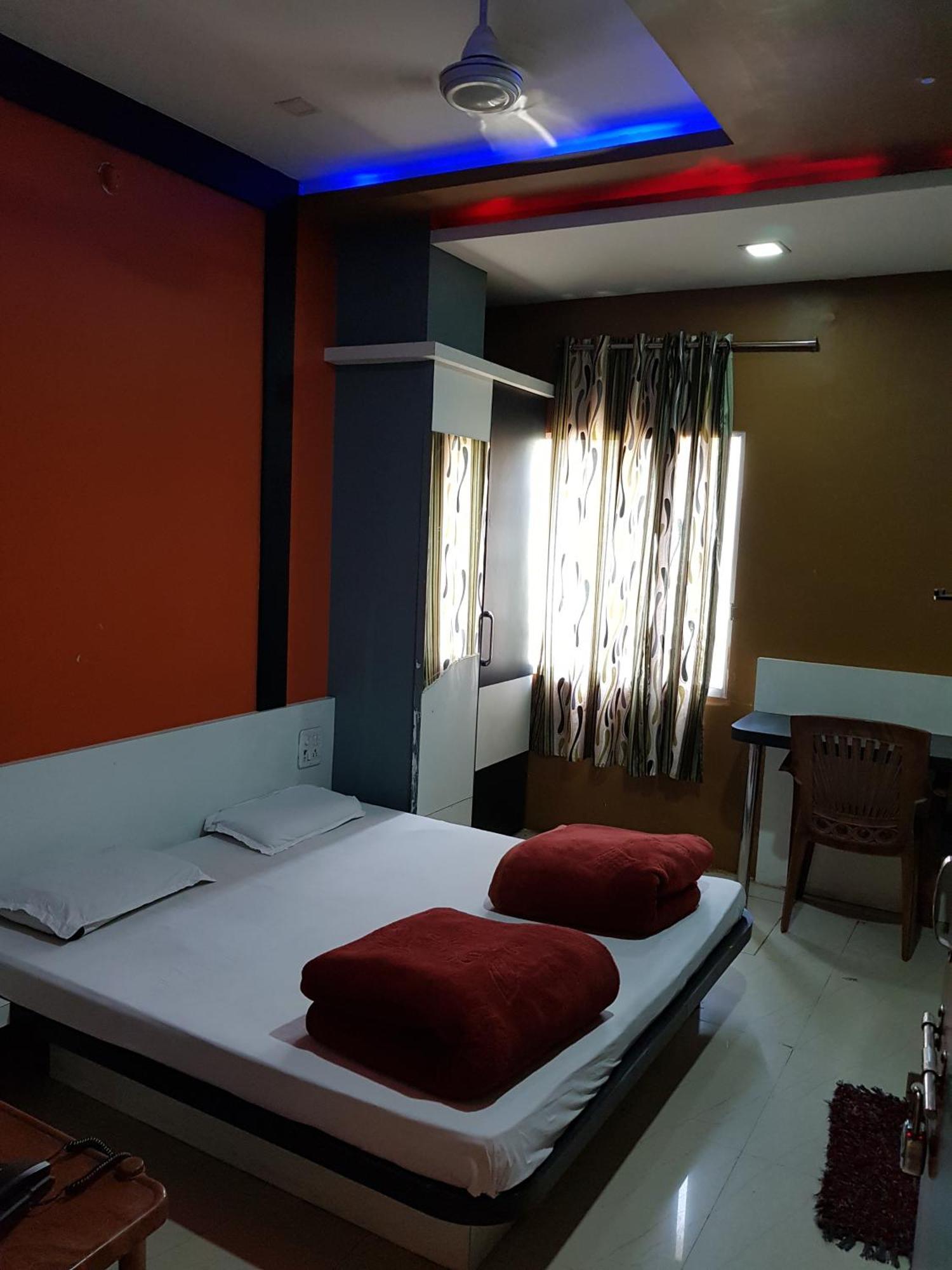 Hotel Shri Radhe Krishna Godarpura Dış mekan fotoğraf