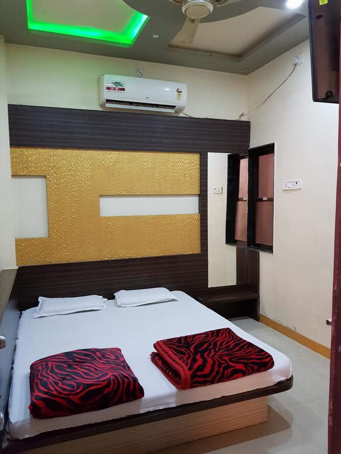 Hotel Shri Radhe Krishna Godarpura Dış mekan fotoğraf