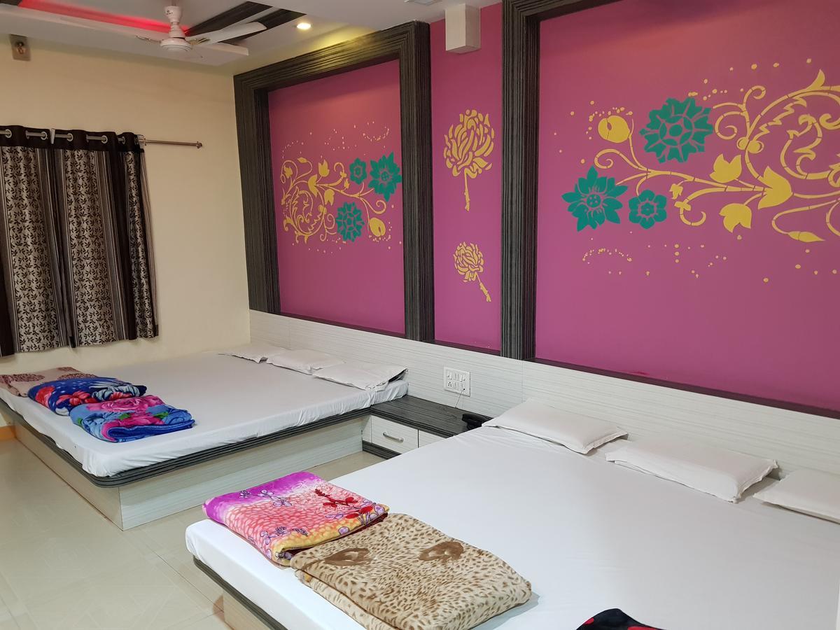 Hotel Shri Radhe Krishna Godarpura Dış mekan fotoğraf